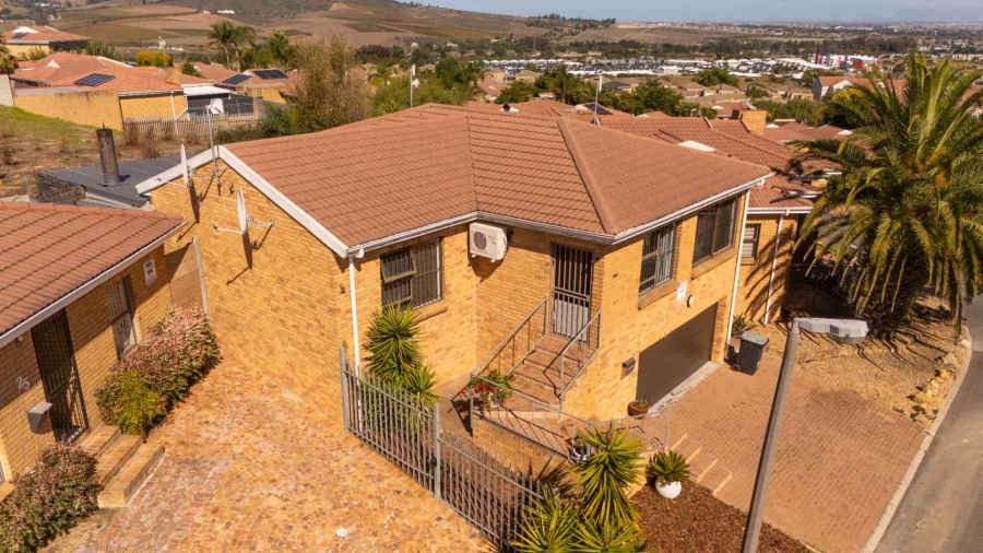 To Let 3 Bedroom Property for Rent in Normandie Western Cape